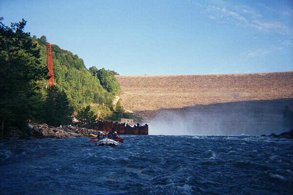 rafting1.jpg (103406 bytes)