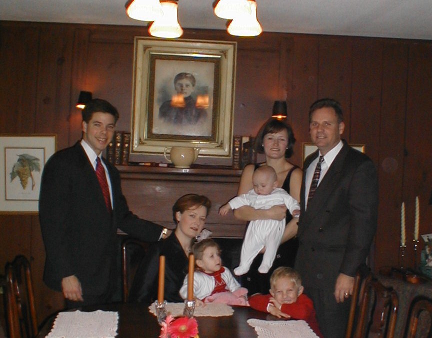 family.jpg (122833 bytes)